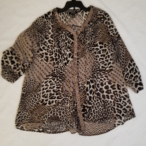 Style & Co. Woman sheer Animal Print button top - Picture 9 of 9